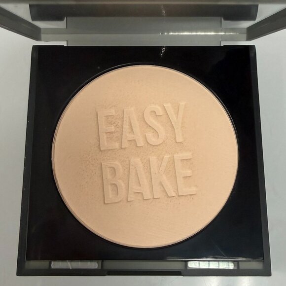 HUDA BEAUTY EASY BAKE AND SNATCH-POUND CAKE - Picture 1 of 2